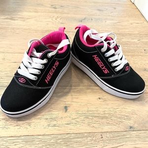 Kids black hot pink Heelys size youth 2